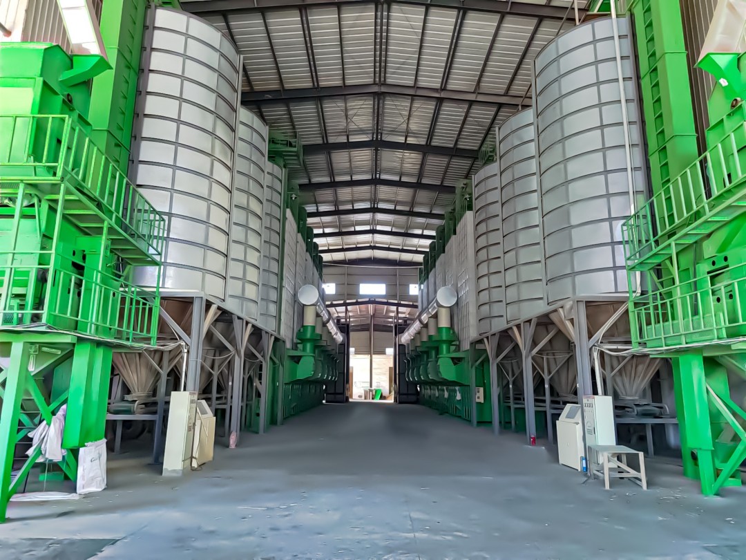 (32 tons × 12 units) Batch capacity 360 tons  fully automatic grain drying line